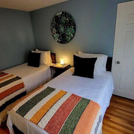 Unique & Peaceful Boston Home Екстер'єр фото