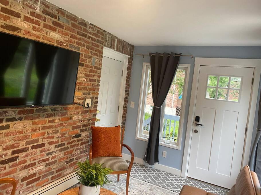 Unique & Peaceful Boston Home Екстер'єр фото