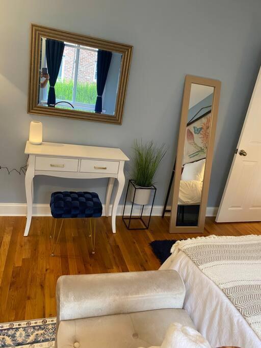 Unique & Peaceful Boston Home Екстер'єр фото