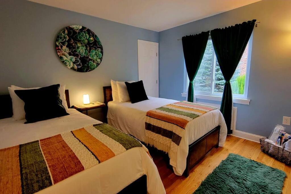Unique & Peaceful Boston Home Екстер'єр фото