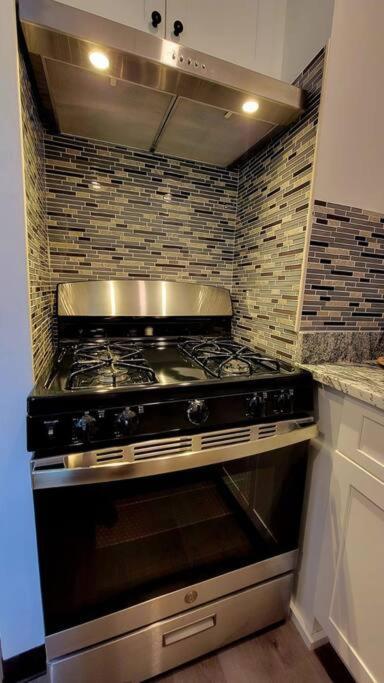 Unique & Peaceful Boston Home Екстер'єр фото