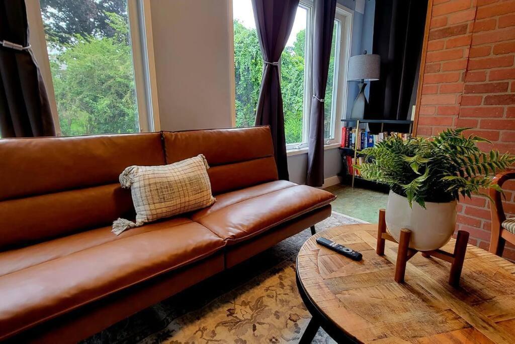 Unique & Peaceful Boston Home Екстер'єр фото