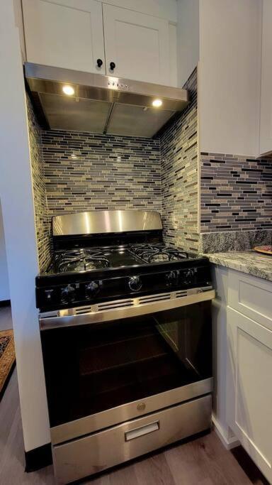 Unique & Peaceful Boston Home Екстер'єр фото