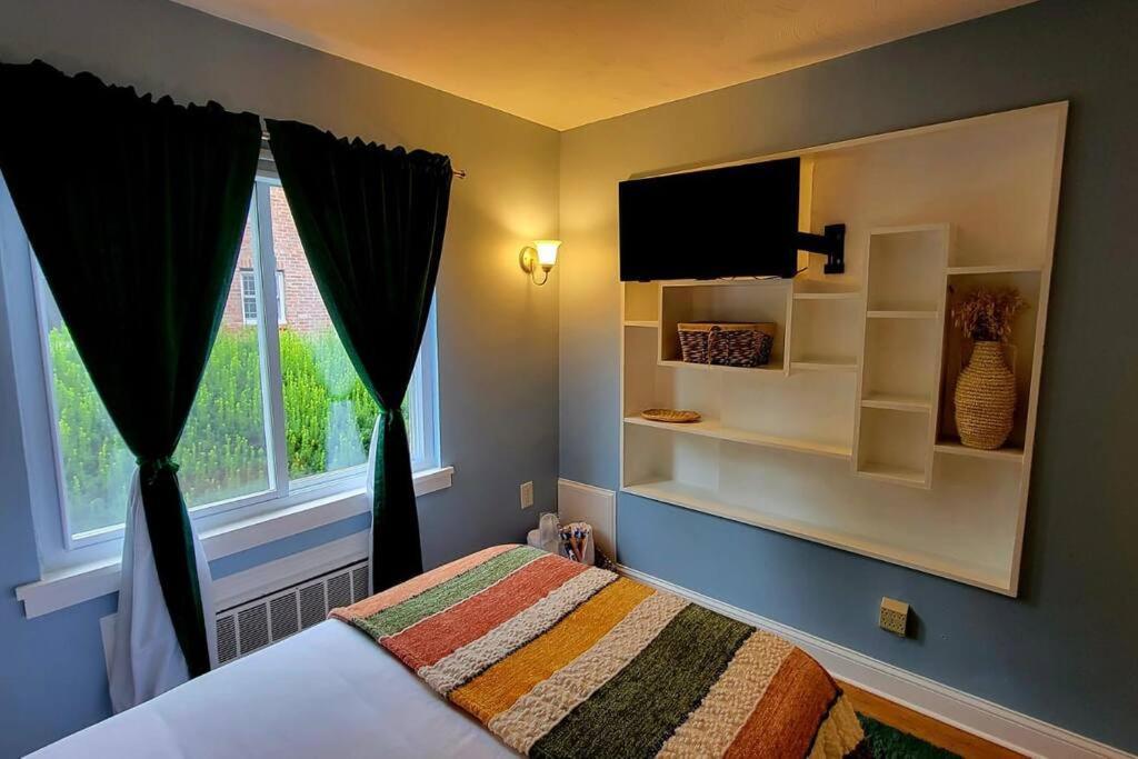 Unique & Peaceful Boston Home Екстер'єр фото