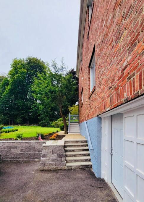 Unique & Peaceful Boston Home Екстер'єр фото