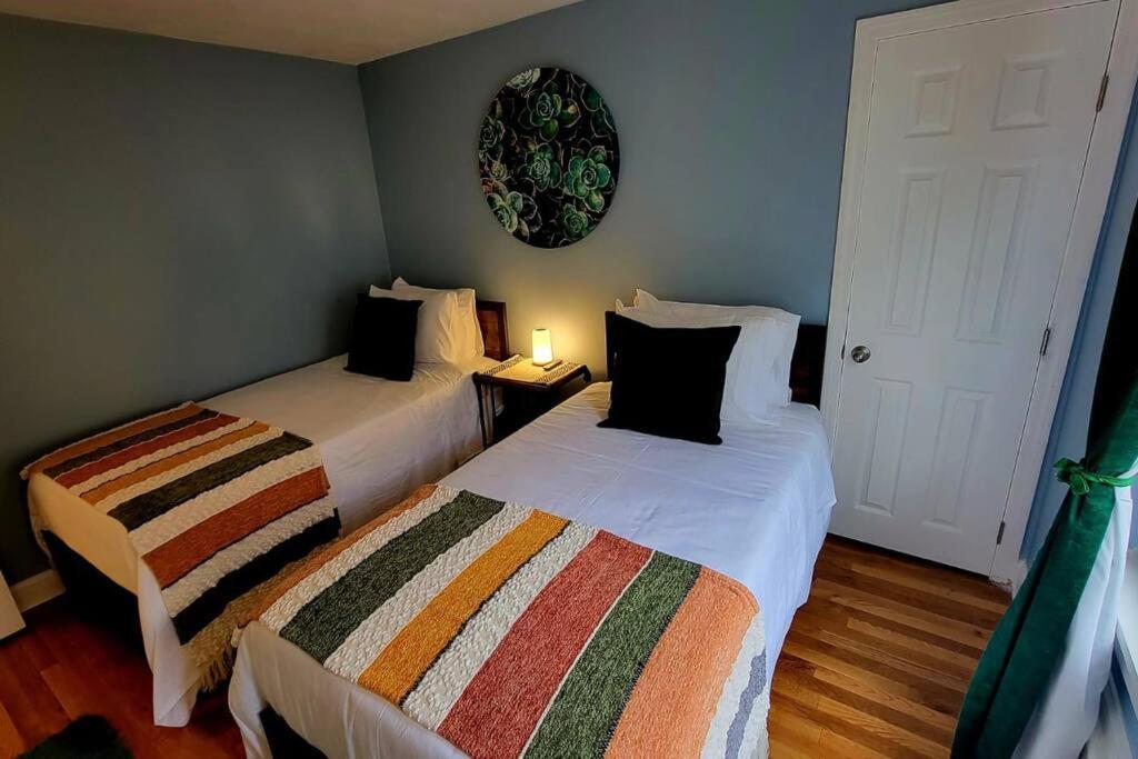Unique & Peaceful Boston Home Екстер'єр фото