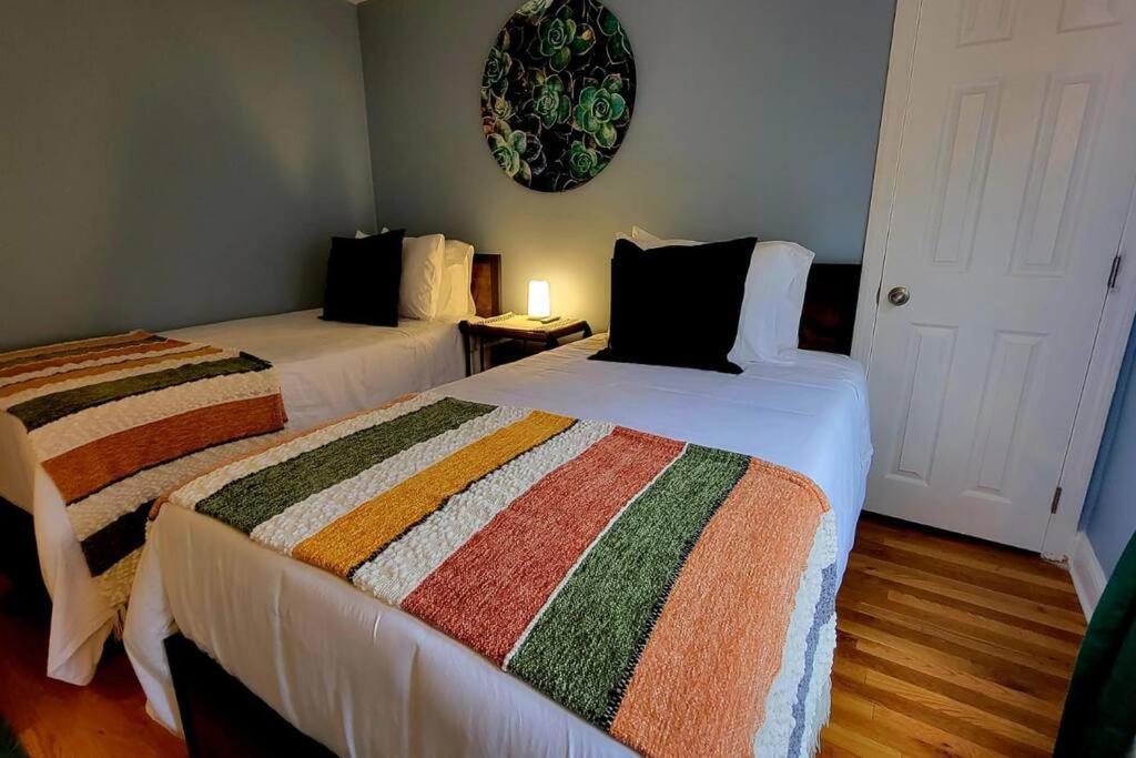 Unique & Peaceful Boston Home Екстер'єр фото