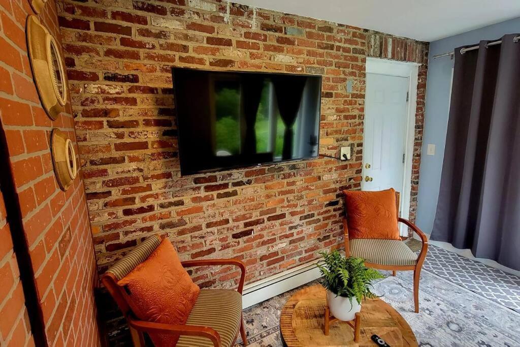 Unique & Peaceful Boston Home Екстер'єр фото